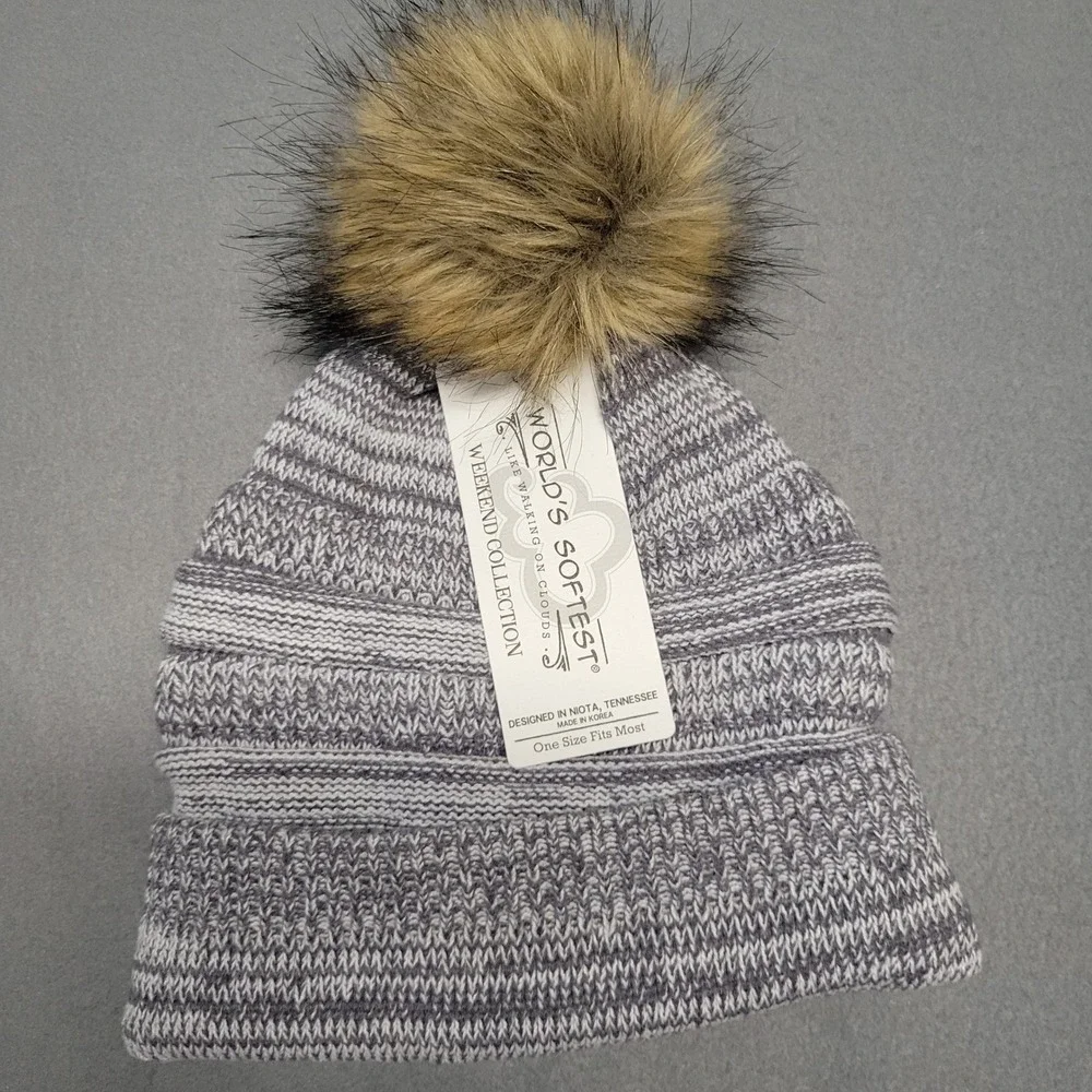 World's Softest Weekend Collection Beanie Hat Gray Knit‎ Faux Fur Pom One Size
